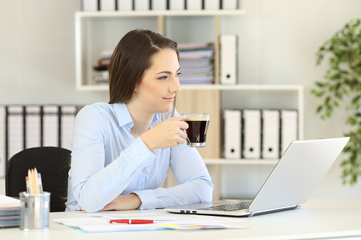 Person taking a calm coffee break during work at Glowthdetoxifyen